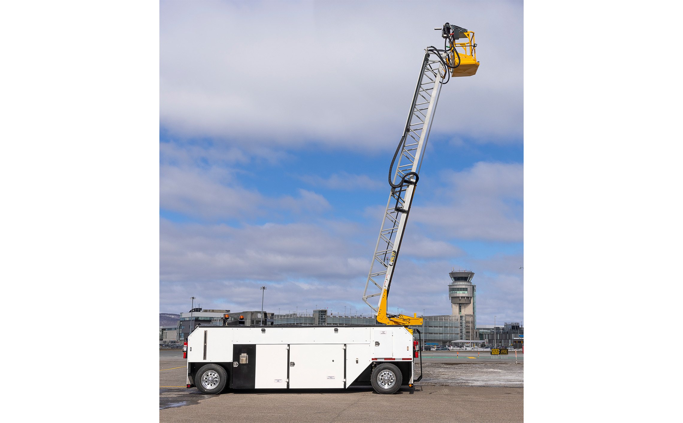 airplane deicer truck